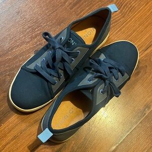 Vionic Trendy Walking Shoes with Arch and Heel Support. Great condition!